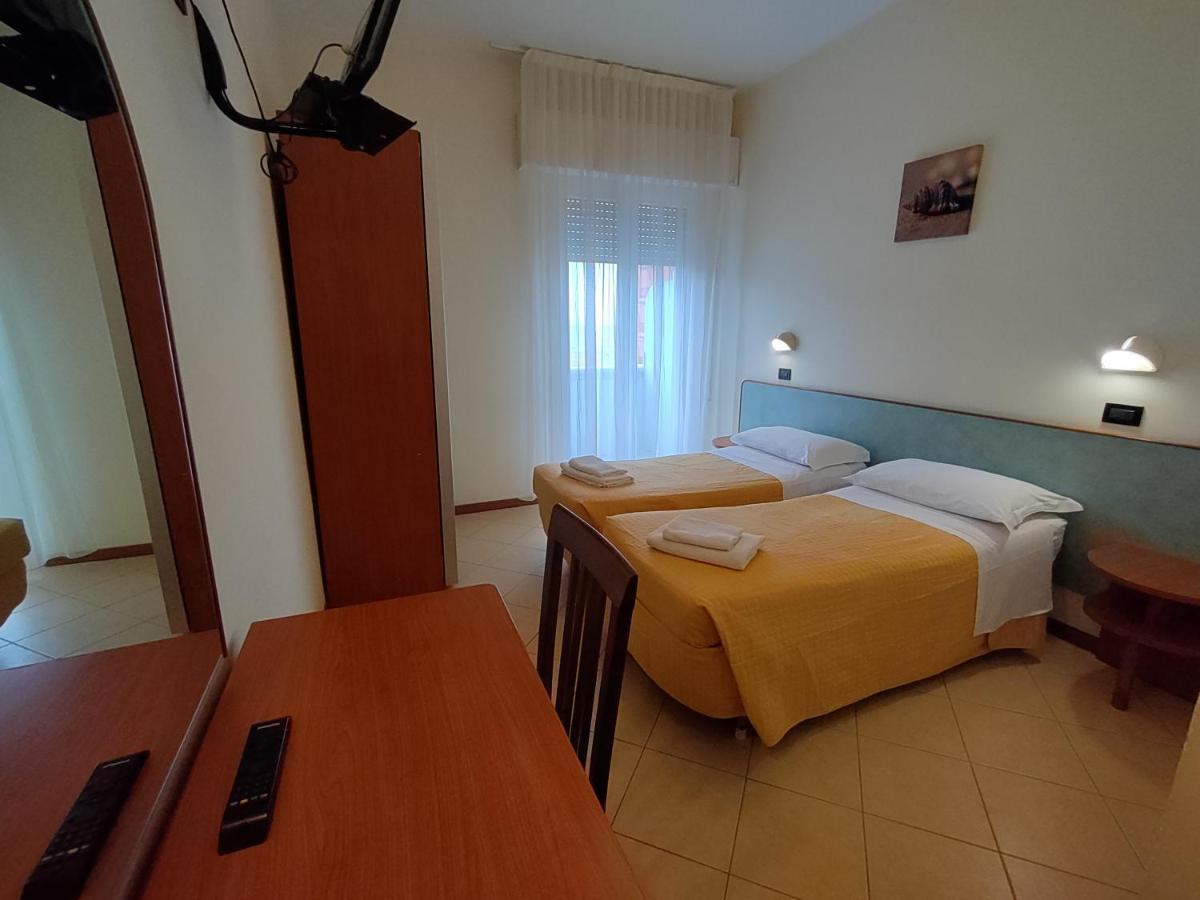 Hotel Brooklyn ริมินี ภายนอก รูปภาพ